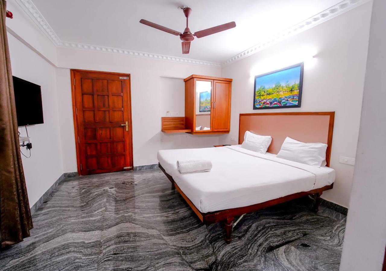 Hotel Luxe Vue - Premium Thiruvananthapuram Zewnętrze zdjęcie